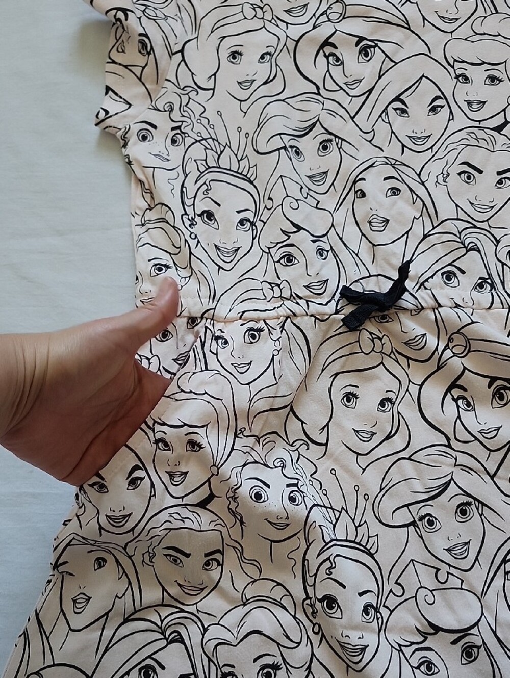 Amazon Essentials Disney Princess Sketch Dress L NWOT - Picture 5 of 11